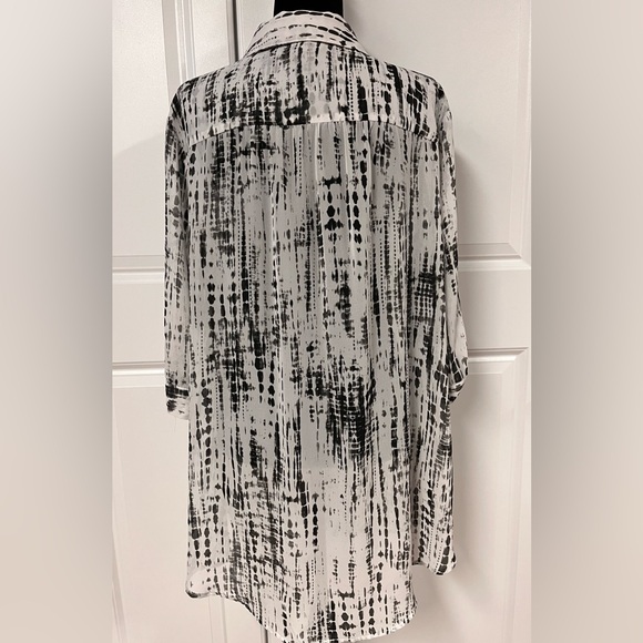Torrid Black & White Button Down Blouse - Picture 3 of 7